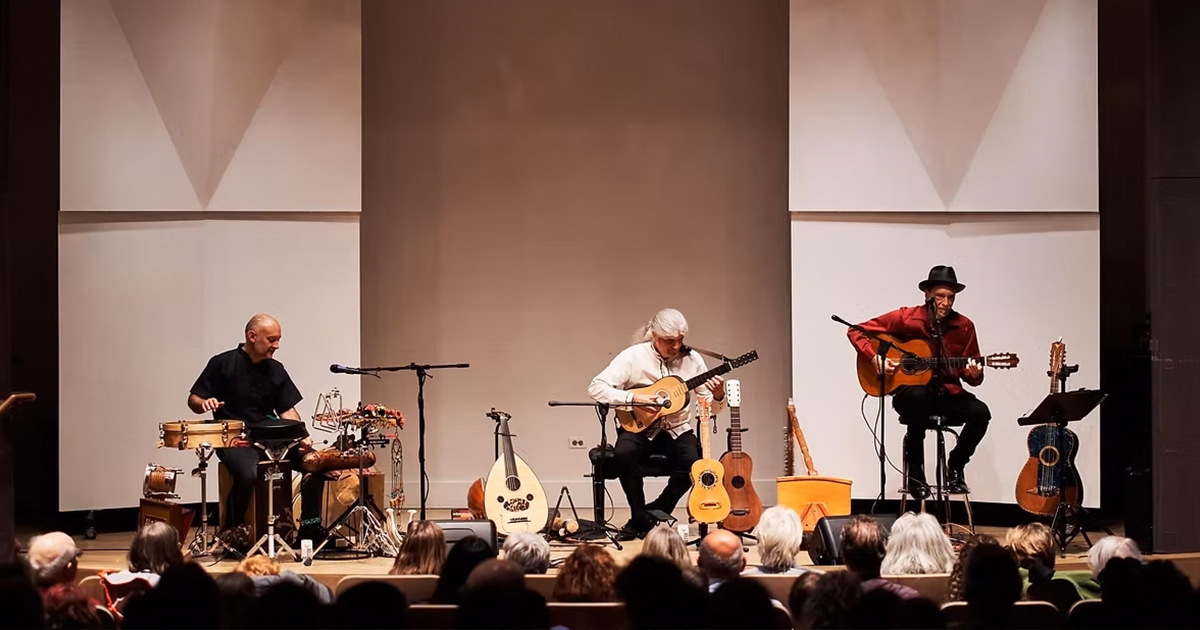 Trío Guadalevín playing on a stage in front of a seated audience